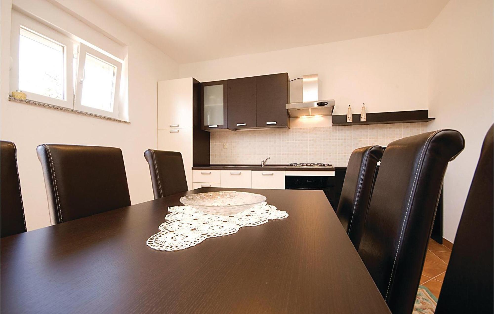 2 Bedroom Nice Apartment In Vir Exteriör bild